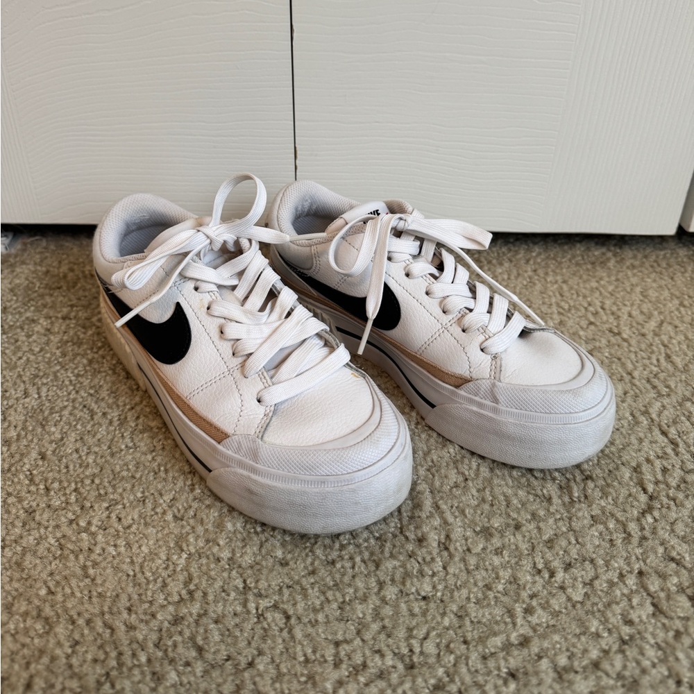 Nike Court Legacy Lift sneakers